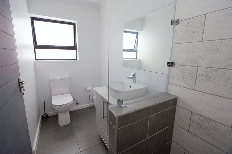 4 Bedroom Property for Sale in Stilbaai Wes Western Cape